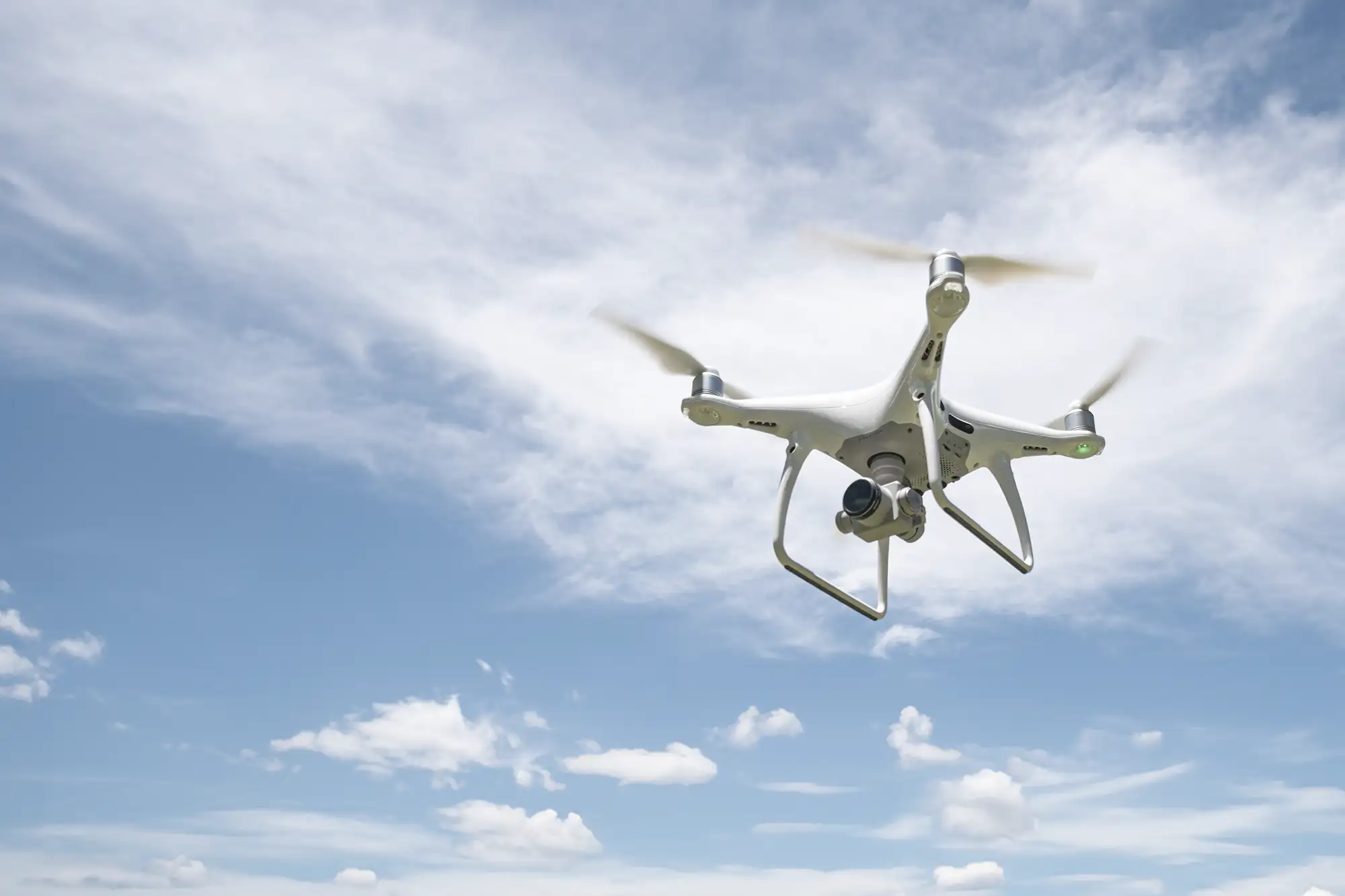 Drone Phantom 4 Pro para prácticas del curso regulatorio certificado en Colombia
